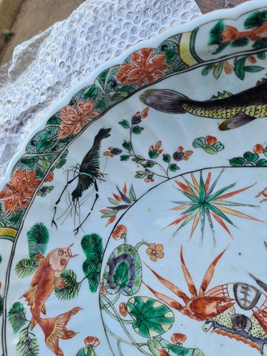 Lot 136 - A Chinese porcelain famille verte oval bowl,...