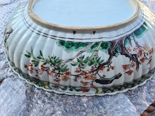 Lot 136 - A Chinese porcelain famille verte oval bowl,...