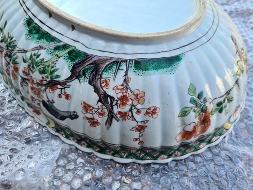 Lot 136 - A Chinese porcelain famille verte oval bowl,...