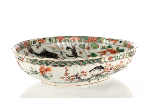 Lot 136 - A Chinese porcelain famille verte oval bowl,...