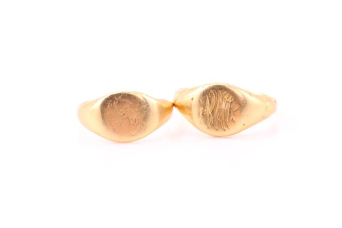 Lot 370 - A pair of Tiffany & Co. yellow gold signet...