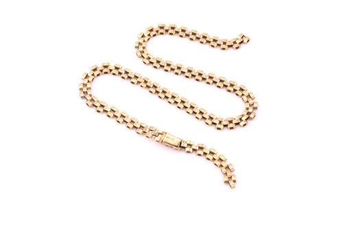 Lot 400 - A 9ct yellow gold brick link necklet, close...