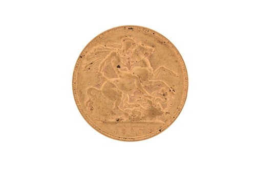 Lot 450 - A George V gold full sovereign, 1907, 7.9 grams.