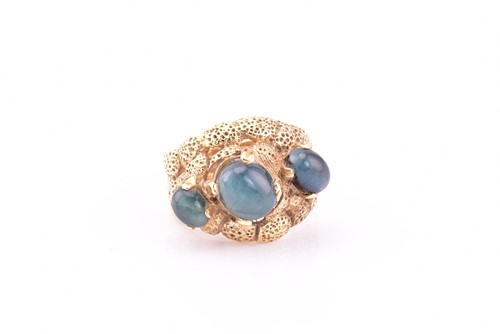 Lot 45 - An 18ct yellow gold and cats eye chrysoberyl...