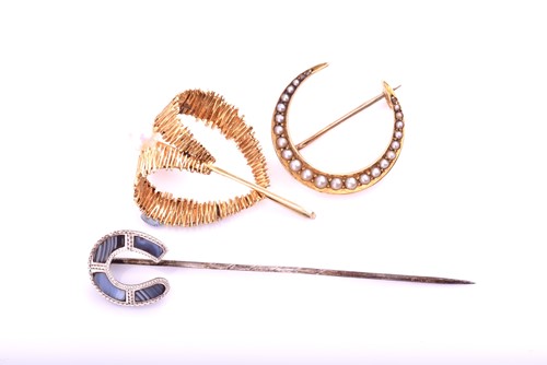 Lot 358 - A 9 carat gold and single stone cultured pearl...