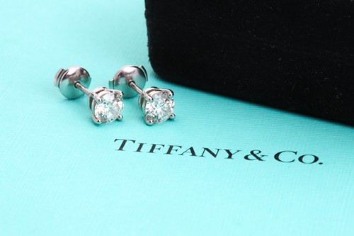 Lot 134 - A pair of Tiffany & Co. platinum and diamond...
