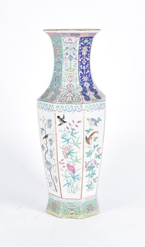 Lot 223 - A Chinese porcelain octagonal vase, Qing, 19th...