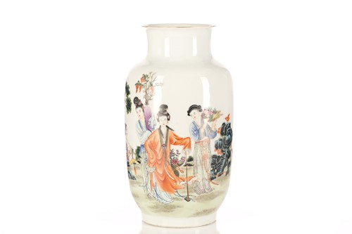Lot 287 - A Chinese rolwagen vase, Republic period,...