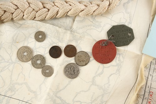 Lot 348 - An interesting collection of WWII items...