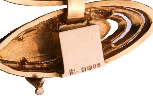 Lot 49 - A Kutchinsky enamelled and textured 18ct gold...
