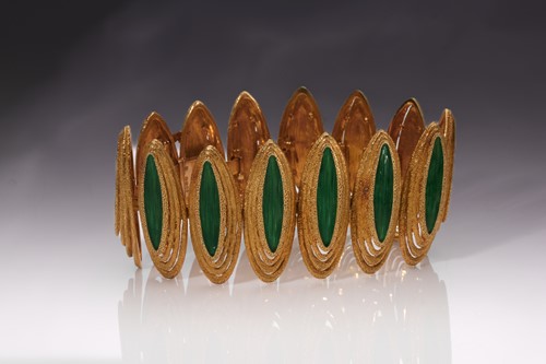Lot 49 - A Kutchinsky enamelled and textured 18ct gold...
