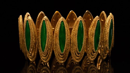 Lot 49 - A Kutchinsky enamelled and textured 18ct gold...