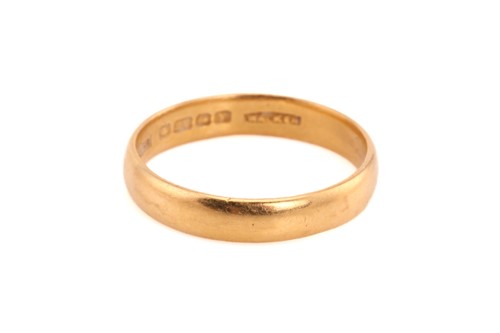 Lot 2 - A 22ct yellow gold wedding band, comprises a...