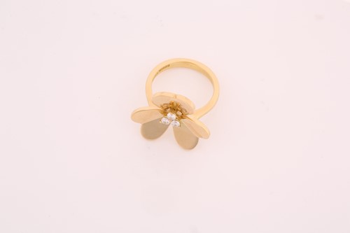 Lot 209 - An 18ct gold ring converted from Van Cleef &...