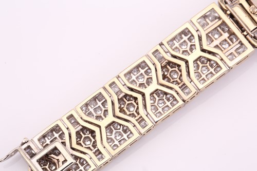 Lot 381 - A diamond set Boucheron high jewellery lady's...