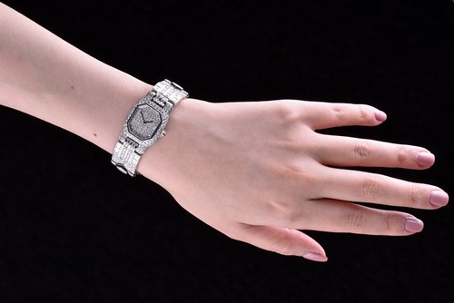 Lot 381 - A diamond set Boucheron high jewellery lady's...
