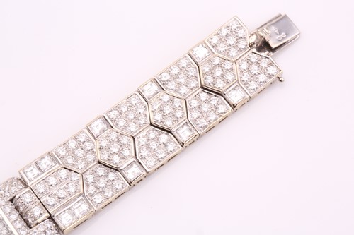 Lot 381 - A diamond set Boucheron high jewellery lady's...