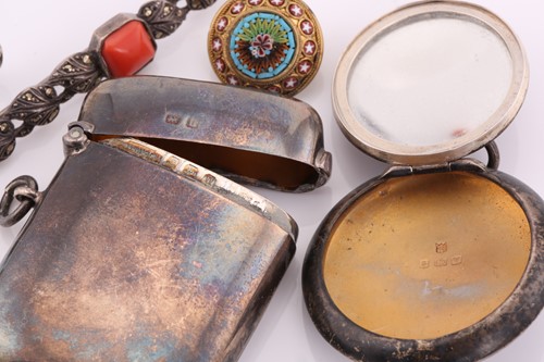Lot 371 - A small lot containing silver items, to...