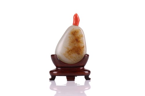 Lot 134 - A Chinese jade pebble shape snuff bottle, 20th...