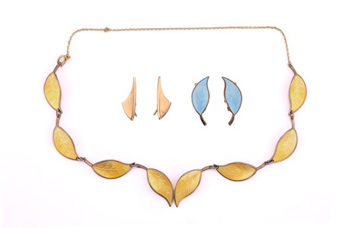Lot 198 - A lot with a David Andersen silver enamel...