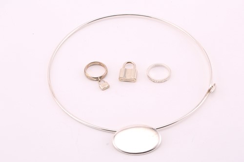 Lot 292 - A Tiffany & Co. silver jewellery lot, to...