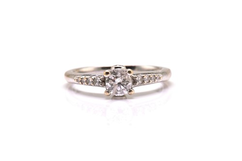 Lot 220 - An 18ct white gold diamond solitaire ring,...