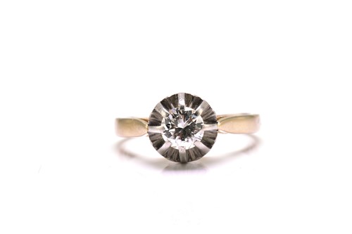 Lot 200 - A diamond solitaire ring, comprises a...