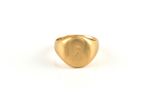 Lot 3 - An 18ct gold signet ring, with a minuscule...