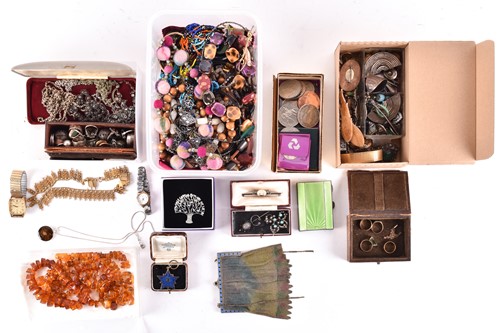 Lot 192 - A quantity of mixed jewellery and items;...