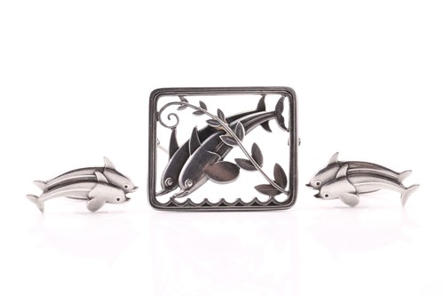 Lot 313 - Georg Jensen - a lot with 'double dolphin'...