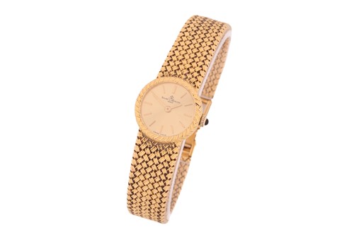 Lot 424 - A Baume and Mercier lady's wristwatch, with a...