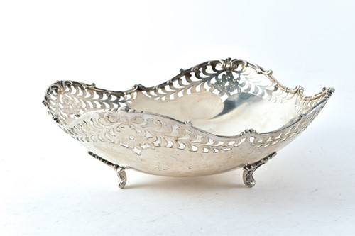 Lot 441 - An 800 standard silver lobed circular fruit...