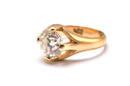 Lot 153 - A diamond belcher ring, featuring an old mine...