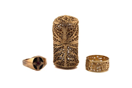 Lot 183 - A lot consisting of two rings and a filigree...