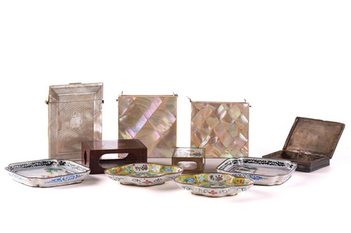 Lot 333 - A small group of collectable items, to include...