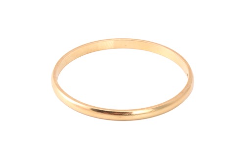 Lot 282 - A yellow precious metal closed bangle, with a...