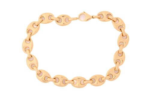 Lot 109 - A heavy anchor link chain in yellow metal,...