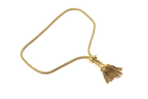 Lot 169 - A lariat necklace in yellow precious metal,...
