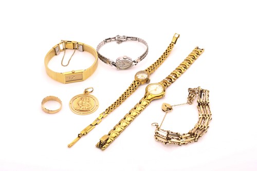 Lot 175 - A lot consisting of a gate bracelet, a St...