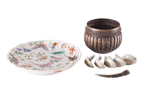 Lot 184 - A Chinese famille rose butterfly plate, late...