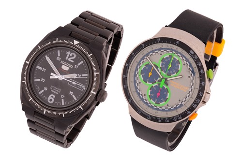 Lot 293 - A lot consisting of two watches a Seiko 5...