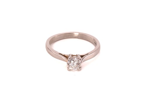 Lot 106 - A diamond solitaire ring in platinum, composed...