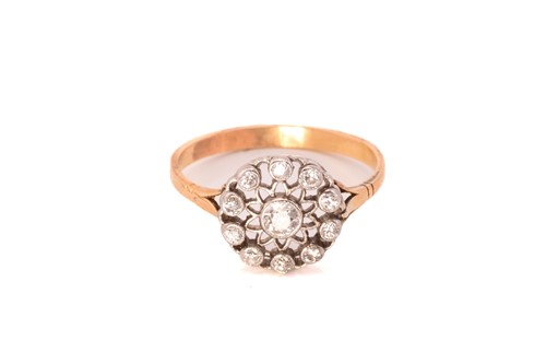 Lot 147 - A diamond Ferris wheel ring, composed of a...