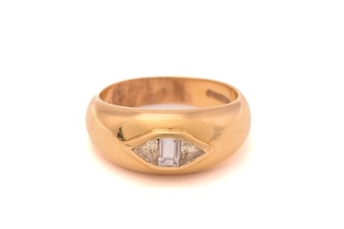 Lot 7 - A baguette and trillion diamond three-stone...