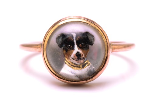Lot 44 - An Essex crystal ring depicting a Jack Russell...