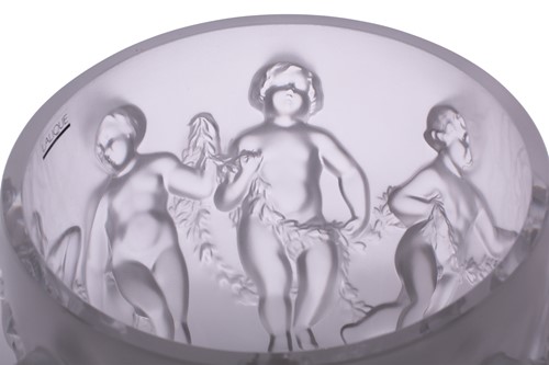 Lot 237 - A Lalique 'Luxembourg' centre bowl moulded...