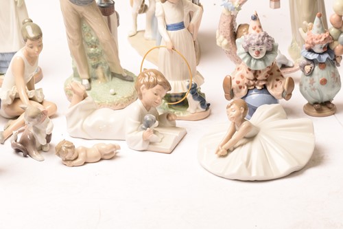 Lot 228 - A large collection of Lladro and Nao figurines,...