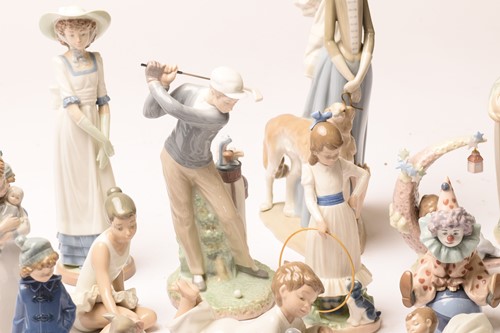 Lot 228 - A large collection of Lladro and Nao figurines,...
