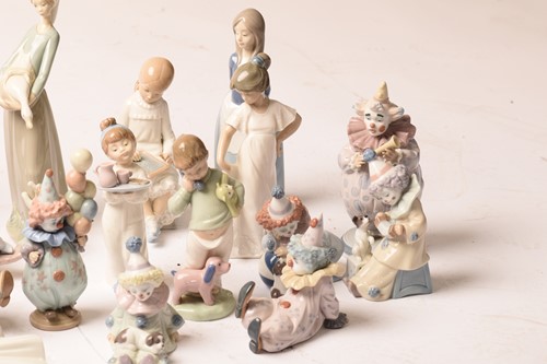 Lot 228 - A large collection of Lladro and Nao figurines,...