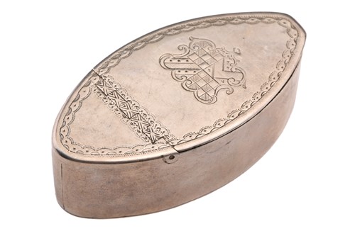 Lot 362 - A Goerge III Irish snuff box; oval with flat...